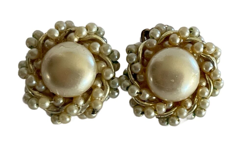 ✨ VTG Faux Pearl Cluster Statement Clip-On Earrings ✨